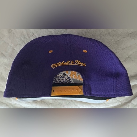 Mitchell & Ness Los Angeles Lakers Hardwood Classic SnapBack Purple Hat Cap NWOT - Picture 2 of 6